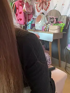 Snapshot of LaPetitechienne1 chatting on 03/20/25, 12:11 LaPetitechienne1 online show from 03/20/25, 12:11