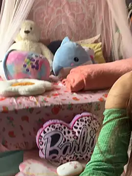 Snapshot of LaPetitechienne1 chatting on 03/21/25, 12:50 LaPetitechienne1 online show from 03/21/25, 12:50