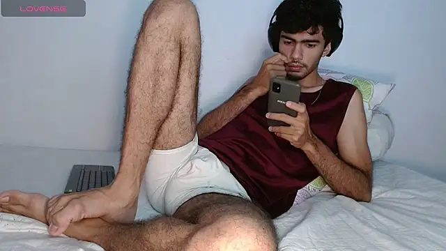 Snapshot of bear_97s chatting on 07/08/26, 09:52 bear 97s online show from 07/08/26, 09:52
