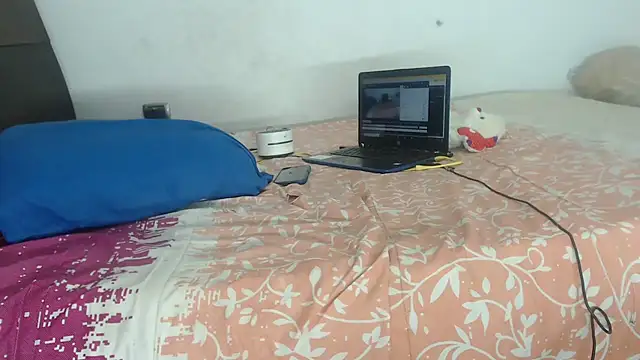 Snapshot of salomee_88 chatting on 03/05/25, 03:51 salomee 88 online show from 03/05/25, 03:51