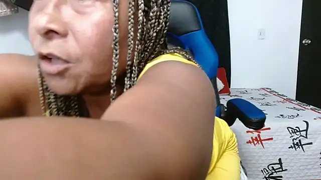 Snapshot of hannapasion chatting on 01/28/25, 01:18 hannapasion online show from 01/28/25, 01:18