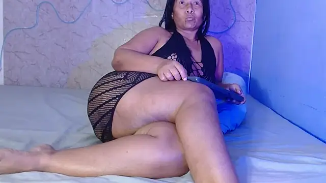 Snapshot of hannapasion chatting on 11/02/25, 02:25 hannapasion online show from 11/02/25, 02:25