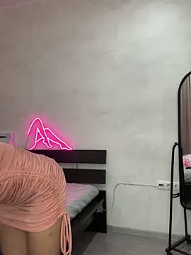 Snapshot of Milf_Tea chatting on 02/16/25, 04:31 Milf Tea online show from 02/16/25, 04:31