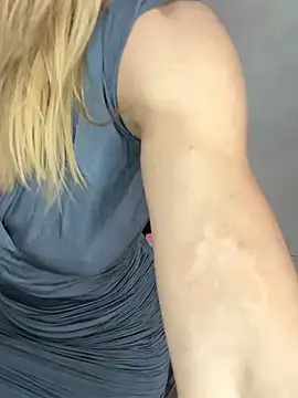 Snapshot of Milf_Tea chatting on 02/24/25, 04:16 Milf Tea online show from 02/24/25, 04:16