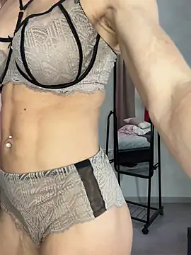 Snapshot of Milf_Tea chatting on 02/26/25, 04:14 Milf Tea online show from 02/26/25, 04:14