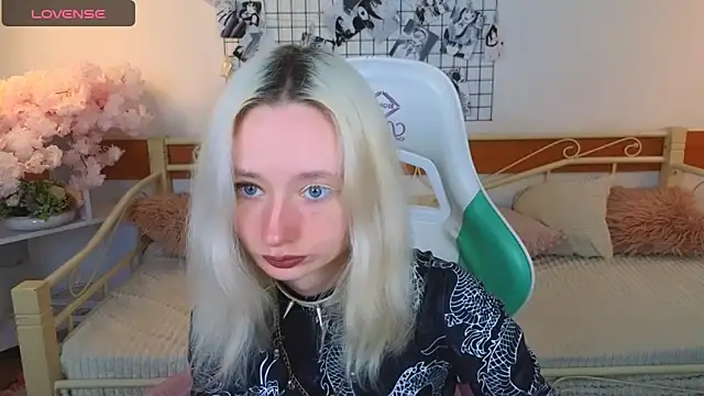 Katia Kim online show from 04/15/26, 05:03