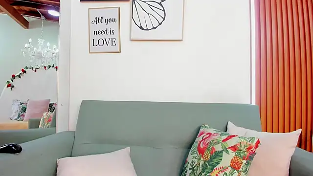 Snapshot of Madiison_Cooper chatting on 09/17/25, 02:52 Madiison Cooper online show from 09/17/25, 02:52