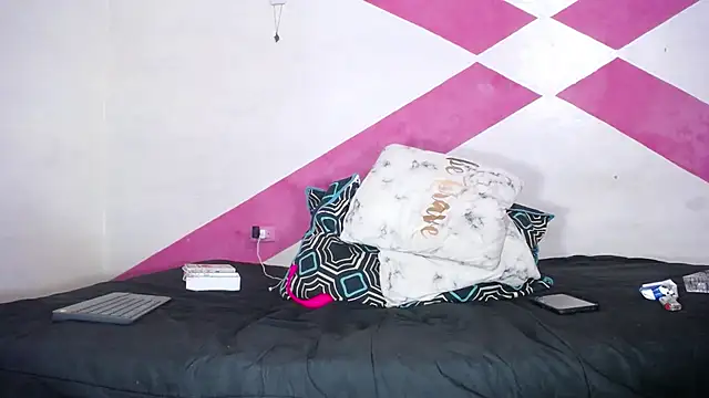 MIA luxce29 online show from 01/28/25, 03:47