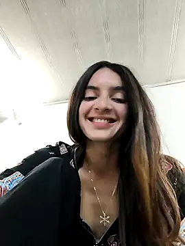 Snapshot of Sam_Sara chatting on 02/13/25, 12:24 Sam Sara online show from 02/13/25, 12:24