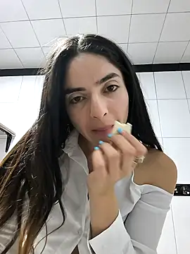 Snapshot of Sam_Sara chatting on 09/14/25, 05:17 Sam Sara online show from 09/14/25, 05:17