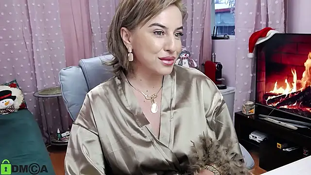 Snapshot of CarrieLoveX chatting on 12/23/24, 06:11 CarrieLoveX online show from 12/23/24, 06:11