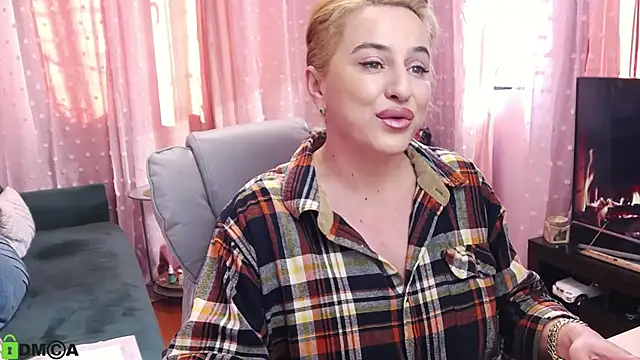 Snapshot of CarrieLoveX chatting on 01/27/25, 12:48 CarrieLoveX online show from 01/27/25, 12:48