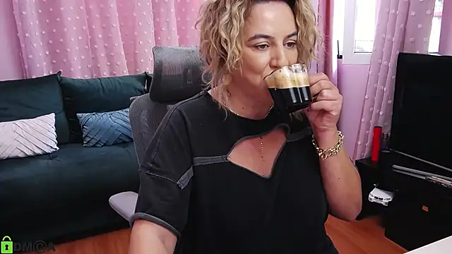 Snapshot of CarrieLoveX chatting on 09/22/25, 05:20 CarrieLoveX online show from 09/22/25, 05:20