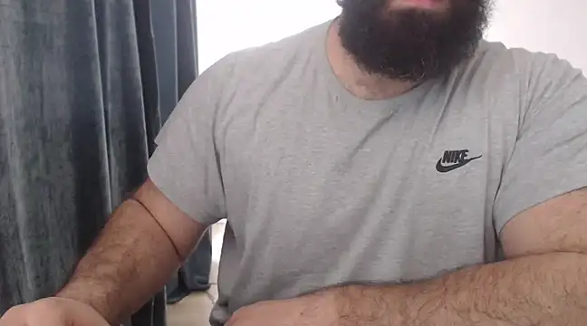 hugemachohandsome online show from 02/25/25, 09:42