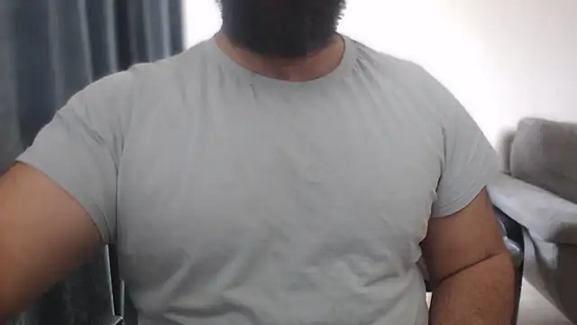 hugemachohandsome online show from 09/28/25, 10:42