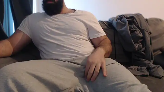 hugemachohandsome online show from 12/03/25, 09:07