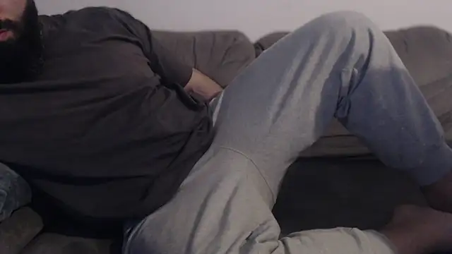 hugemachohandsome online show from 04/18/26, 04:49