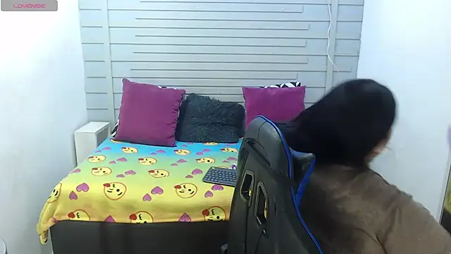 evelin zaens online show from 02/09/25, 04:14