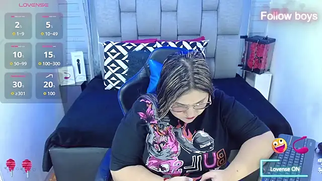 evelin zaens online show from 10/17/25, 04:26