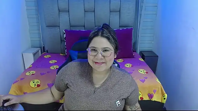 evelin zaens online show from 10/23/25, 04:34