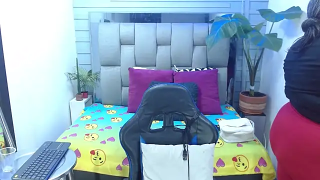 evelin zaens online show from 04/15/26, 04:30