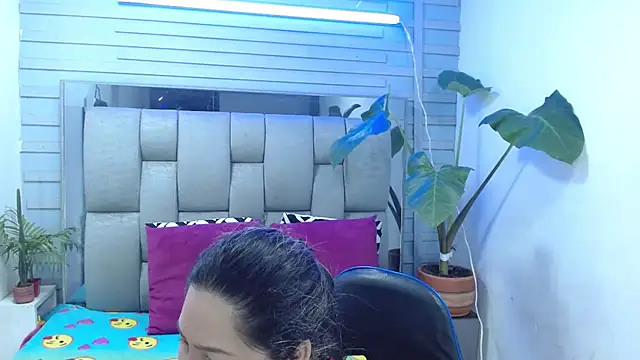 evelin zaens online show from 04/21/26, 04:08