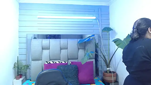 evelin zaens online show from 04/22/26, 04:04