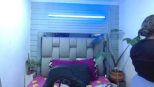 evelin zaens online show from 04/23/26, 03:30