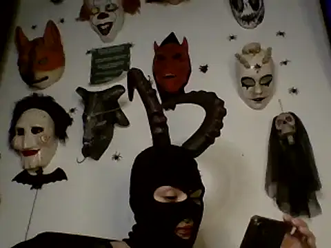 Snapshot of FeticheMacabre chatting on 12/08/24, 02:07 FeticheMacabre online show from 12/08/24, 02:07