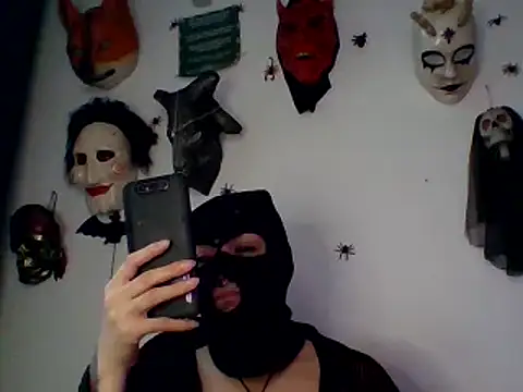 Snapshot of FeticheMacabre chatting on 12/13/24, 08:58 FeticheMacabre online show from 12/13/24, 08:58