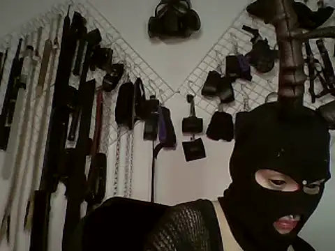 Snapshot of FeticheMacabre chatting on 12/15/24, 05:45 FeticheMacabre online show from 12/15/24, 05:45