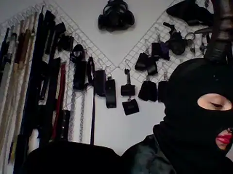 Snapshot of FeticheMacabre chatting on 12/23/24, 12:46 FeticheMacabre online show from 12/23/24, 12:46