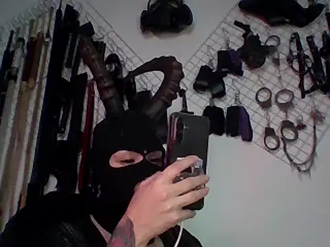 Snapshot of FeticheMacabre chatting on 12/27/24, 10:59 FeticheMacabre online show from 12/27/24, 10:59