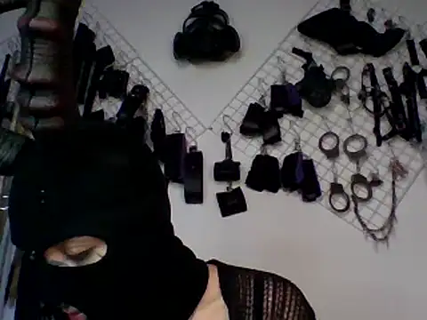 Snapshot of FeticheMacabre chatting on 01/01/25, 11:18 FeticheMacabre online show from 01/01/25, 11:18