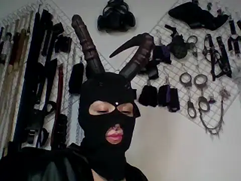 Snapshot of FeticheMacabre chatting on 01/04/25, 02:03 FeticheMacabre online show from 01/04/25, 02:03