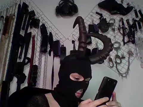 Snapshot of FeticheMacabre chatting on 01/08/25, 10:37 FeticheMacabre online show from 01/08/25, 10:37