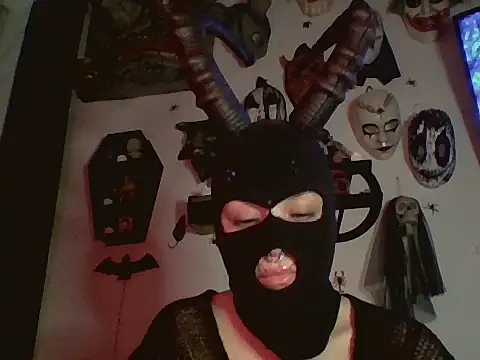 Snapshot of FeticheMacabre chatting on 09/13/25, 05:40 FeticheMacabre online show from 09/13/25, 05:40