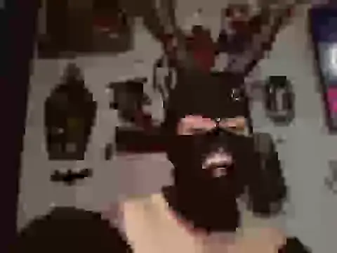 Snapshot of FeticheMacabre chatting on 10/19/25, 04:35 FeticheMacabre online show from 10/19/25, 04:35