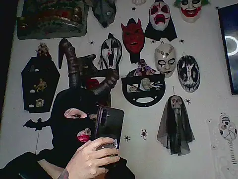 Snapshot of FeticheMacabre chatting on 10/20/25, 11:38 FeticheMacabre online show from 10/20/25, 11:38