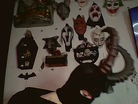 Snapshot of FeticheMacabre chatting on 10/25/25, 05:04 FeticheMacabre online show from 10/25/25, 05:04