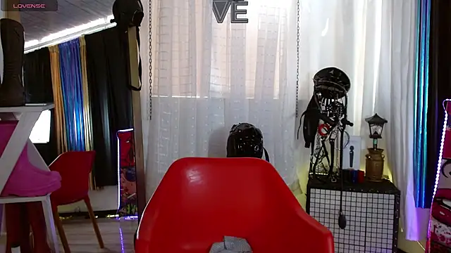 Snapshot of LatexDevil_Blondie chatting on 01/13/25, 04:19 LatexDevil Blondie online show from 01/13/25, 04:19