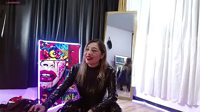 Snapshot of LatexDevil_Blondie chatting on 01/17/25, 08:33 LatexDevil Blondie online show from 01/17/25, 08:33