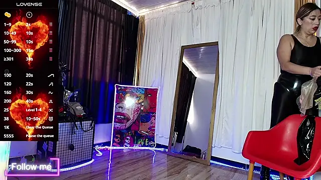 Snapshot of LatexDevil_Blondie chatting on 02/22/25, 03:25 LatexDevil Blondie online show from 02/22/25, 03:25