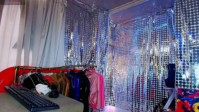 Snapshot of LatexDevil_Blondie chatting on 12/01/25, 03:50 LatexDevil Blondie online show from 12/01/25, 03:50