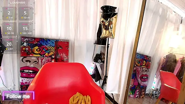 Snapshot of LatexDevil_Blondie chatting on 12/15/25, 06:34 LatexDevil Blondie online show from 12/15/25, 06:34