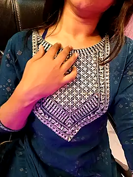 Snapshot of Aditi_1 chatting on 01/12/25, 04:21 Aditi 1 online show from 01/12/25, 04:21