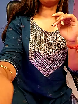 Snapshot of Aditi_1 chatting on 02/05/25, 03:13 Aditi 1 online show from 02/05/25, 03:13