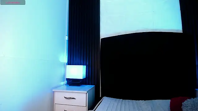 alicia moom online show from 10/23/25, 07:56