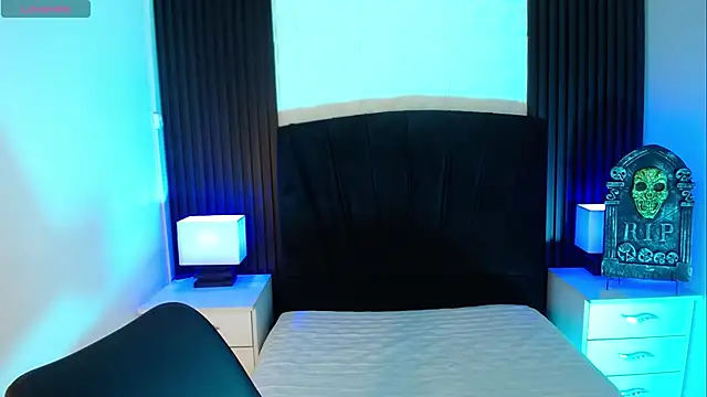 alicia moom online show from 10/31/25, 01:45