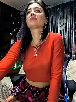 Snapshot of KikiXRed chatting on 12/04/24, 07:23 KikiXRed online show from 12/04/24, 07:23